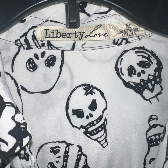 Skull button down - Picture 2 of 3
